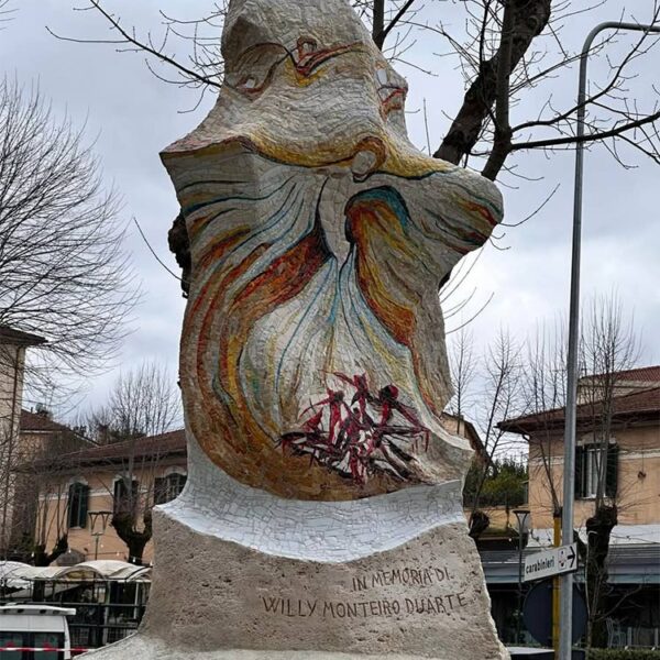 Monumento a Willy Duarte Monteiro "Il sorriso del coraggio"
